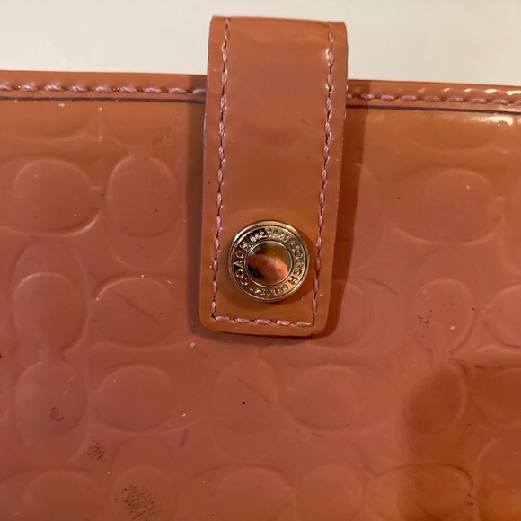 Coach Signature Embossed Beige Enamel Leather Long Wallet Pink Mauve - Picture 5 of 6
